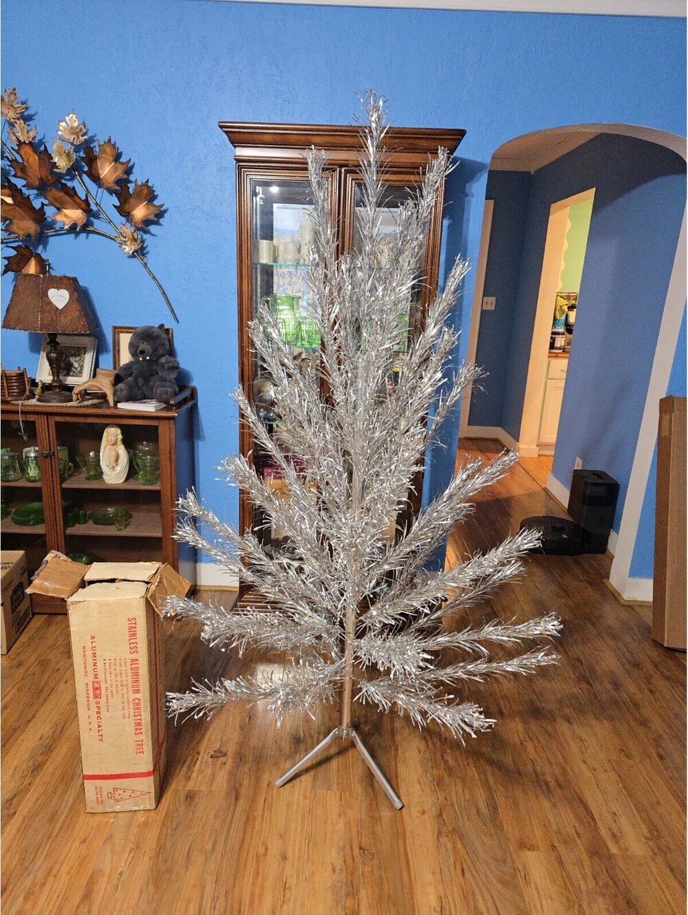 Vintage Evergleam Aluminum Christmas Tree 6 Ft 46 Branches Box & Stand